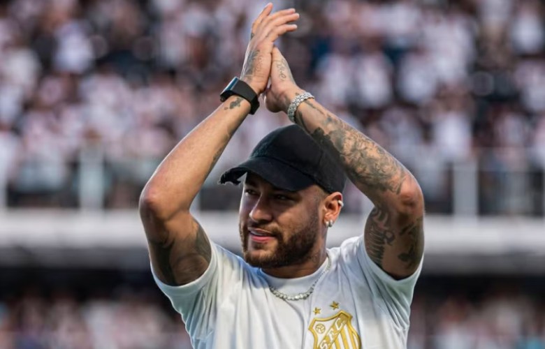 Neymar rikthehet te santos pas dymbëdhjetë viteve