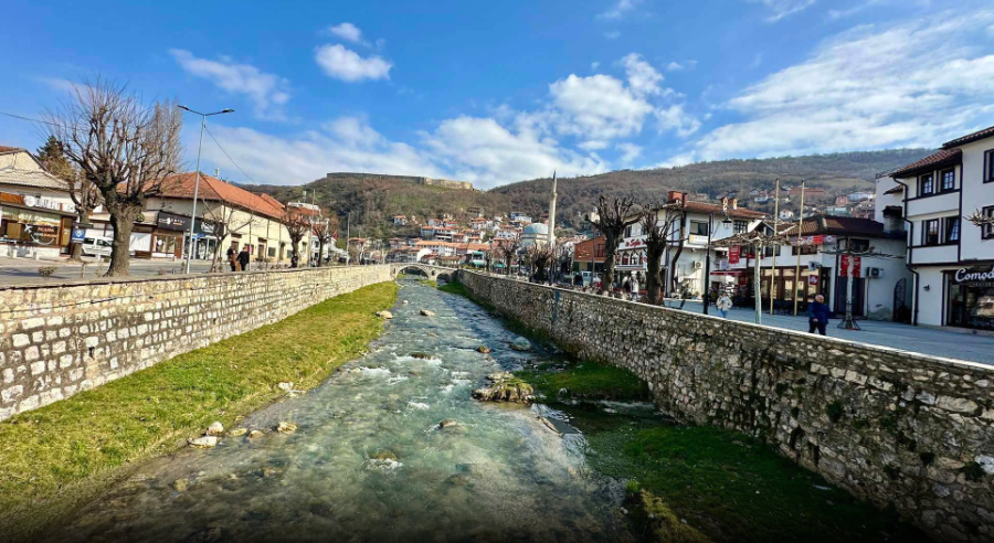 Turistë nga Japonia e Spanja vizitojnë Prizrenin