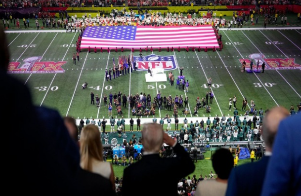 ‘Super Bowl’, ndeshja s’kishte histori, Trump largohet para kohe