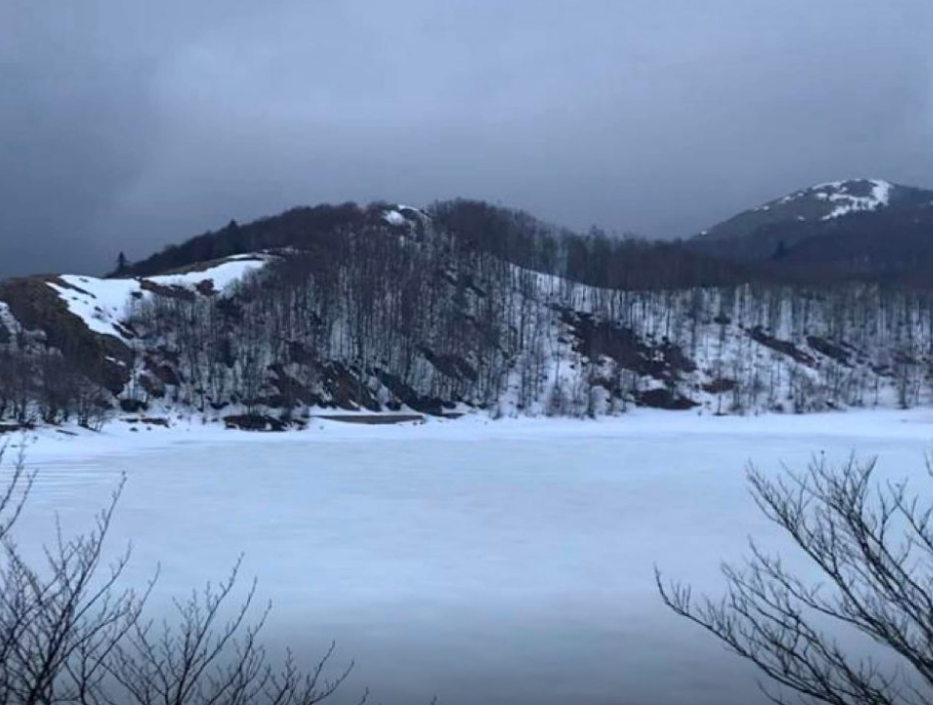 Liqenet akullnajore të Lukovës, një atraksion i jashtëzakonshëm dimëror në Pogradec