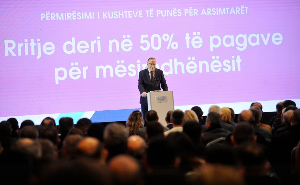 Hamza para mësimdhënësve: Në vitin e parë të qeverisjes do t’i rris pagat për 50%.