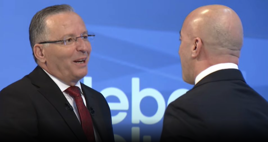 Takimi ‘live’ në “Debat Plus” – Haradinaj përshëndet Hamzën: “Kryeministër, si je?”