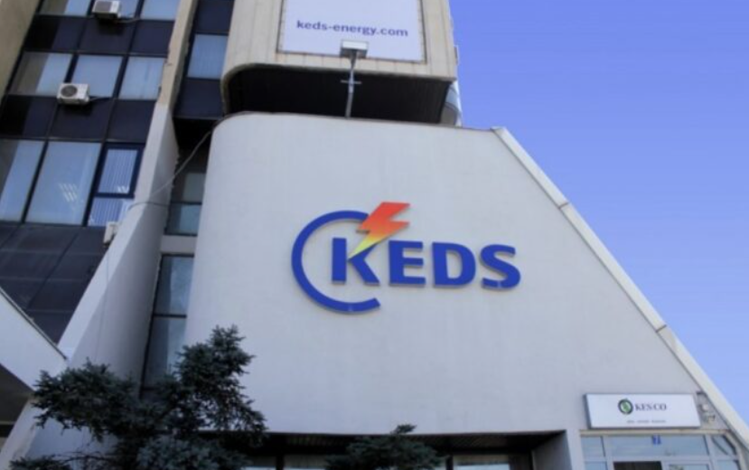 KEDS: Erërat e forta kanë dëmtuar rrjetin elektrik – më të prekurat janë Peja, Gjakova dhe Prizreni