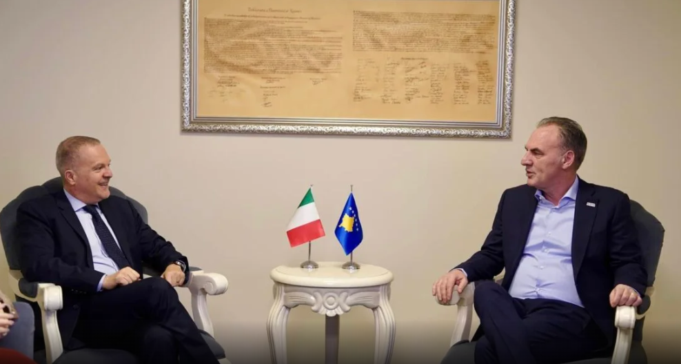 Fatmir Limaj pret në takim ambasadori italian, flasin për situatën politike në vend