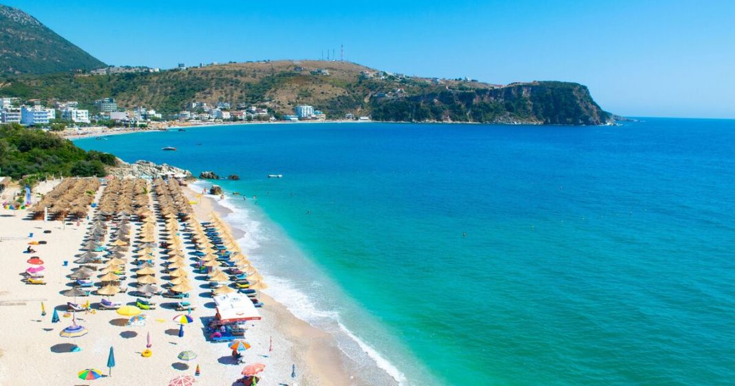 Media britanike “Express”: Shqipëria, vendi i bukur evropian ku po vërshojnë turistët britanikë