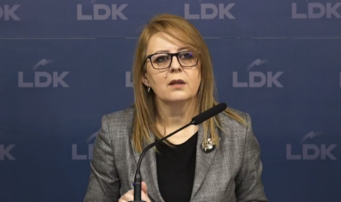 “E kanë hallin te numrat, s’janë të pazëvendësueshëm”: Bajrami flet për bllokimin që po e bën VV-ja “E kanë hallin te numrat, s’janë të pazëvendësueshëm”: Bajrami flet për bllokimin që po e bën VV-ja