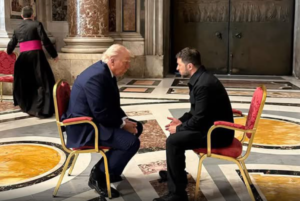 Dalin pamjet: Trump dhe Zelensky bisedojnë në Vatikan, takimi i parë pas përplasjes në Zyrën Ovale