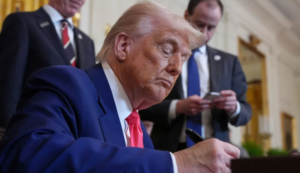 100 ditët e para në detyrë si President i SHBA, Trumpit ka mbështetje më të ulët në 7 dekada
