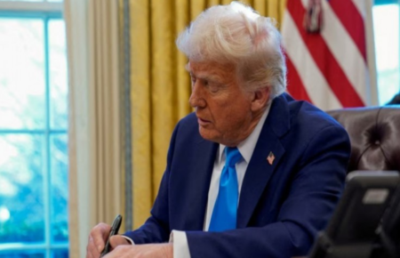 Trump pezullon tarifat për gati të gjitha vendet e botës
