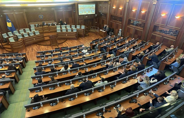 Albulena Haxhiu sërish nuk merr votat e mjaftueshme për kryeparlamentare Albulena Haxhiu sërish nuk merr votat e mjaftueshme për kryeparlamentare