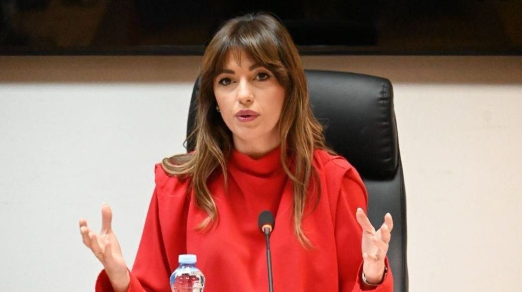 Vetëvendosje s’ndryshon kandidaturë, është Albulena Haxhiu Vetëvendosje s’ndryshon kandidaturë, është Albulena Haxhiu