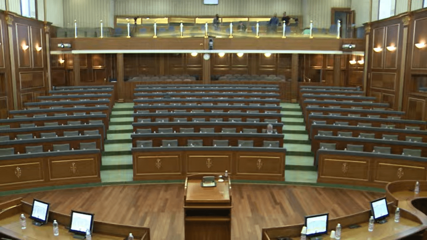 Sot vazhdon seanca konstituive, në rend dite zgjedhja e kryeparlamentarit