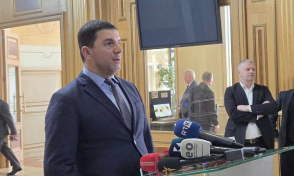 Krasniqi pas ndërprerjes së seancës: Rrugëdalja është e qartë, VV duhet ta gjejë një kandidat tjetër Krasniqi pas ndërprerjes së seancës: Rrugëdalja është e qartë, VV duhet ta gjejë një kandidat tjetër