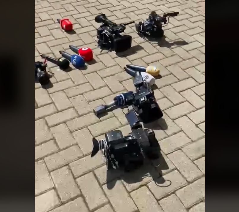 Gazetarët bojkotojnë Kurtin