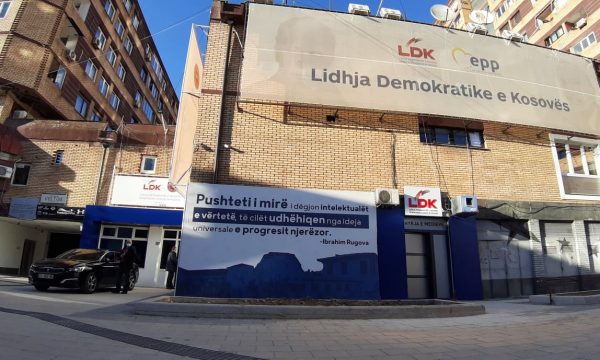 LDK refuzon ftesën e Kurtit për takim më 1 maj LDK refuzon ftesën e Kurtit për takim më 1 maj