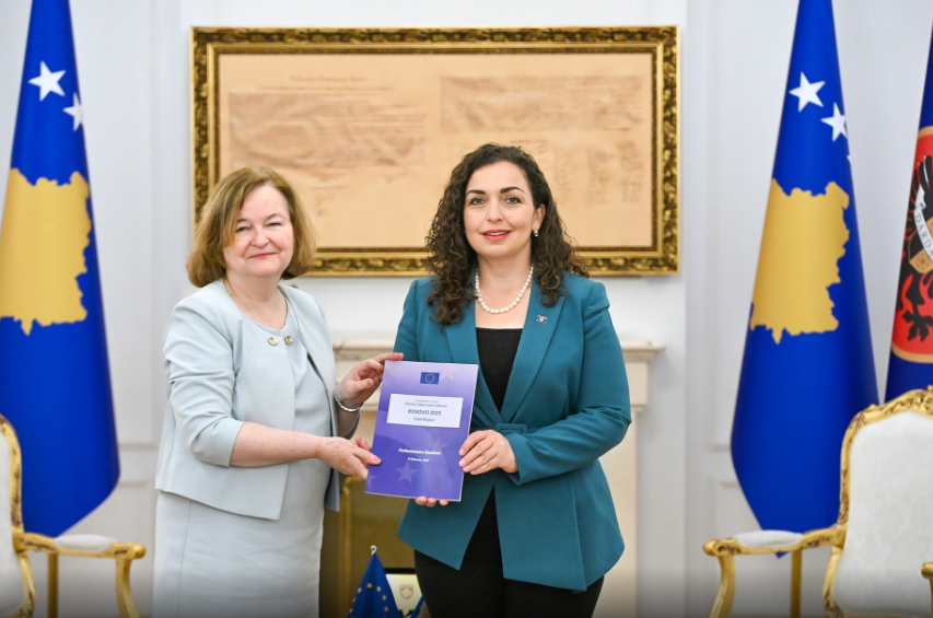 Osmani pranon raportin e misionit vëzhgues të BE-së për zgjedhjet parlamentare 2025 Osmani pranon raportin e misionit vëzhgues të BE-së për zgjedhjet parlamentare 2025