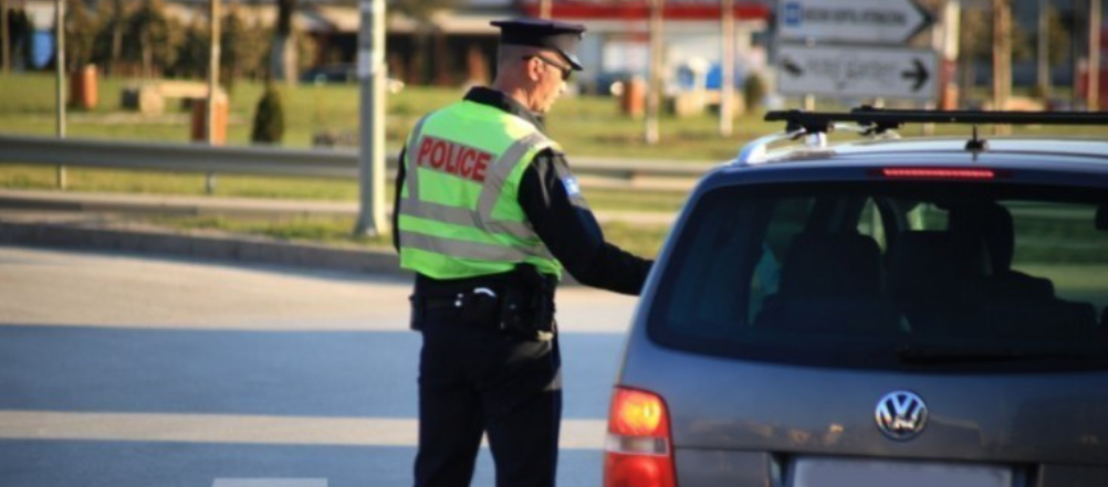 Policia: Një i vdekur, 15 të arrestuar dhe 1,936 gjoba trafiku në 24 orë Policia: Një i vdekur, 15 të arrestuar dhe 1,936 gjoba trafiku në 24 orë