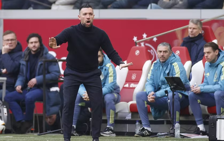 Farioli largohet nga Ajax, Roma dhe Tottenham në garë për italianin Farioli largohet nga Ajax, Roma dhe Tottenham në garë për italianin