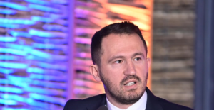 Albert Krasniqi: Idhnak që nuk pranon të humbë – Kurti nuk është i gatshëm ta dorëzojë pushtetin