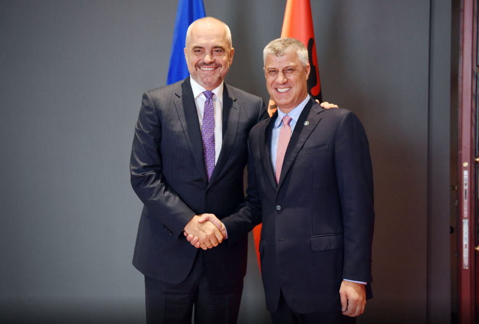 Rama në aeroportin e Vlorës: Shpëtimtare e Kosovës ishte UÇK-ja në krye me Hashim Thaçin Rama në aeroportin e Vlorës: Shpëtimtare e Kosovës ishte UÇK-ja në krye me Hashim Thaçin