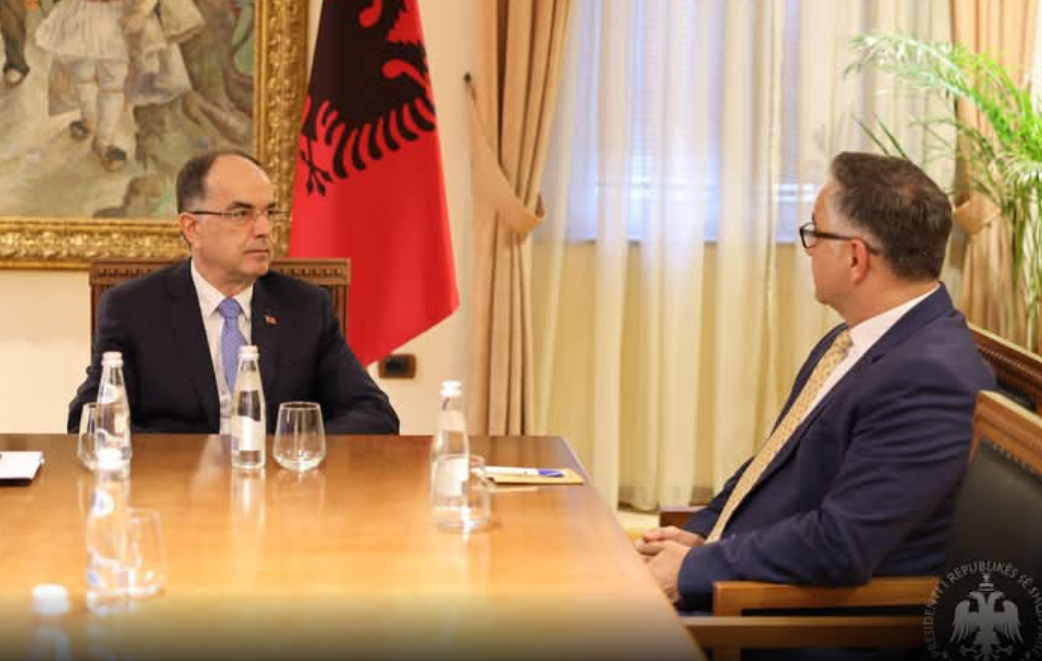 Besnik Tahiri takon presidentin Begaj, e falënderon për mbështetjen e madhe që po i jep Kosovës Besnik Tahiri takon presidentin Begaj, e falënderon për mbështetjen e madhe që po i jep Kosovës
