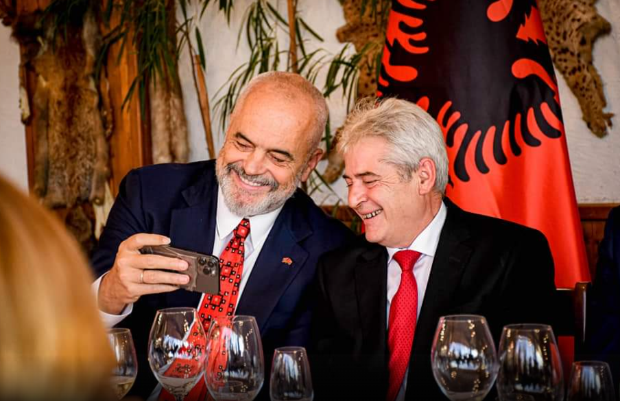 Samiti i Tiranës, Ahmeti lavdëron Ramën: Të lumtë Edi, Shqipëria tashmë është yll evropian Samiti i Tiranës, Ahmeti lavdëron Ramën: Të lumtë Edi, Shqipëria tashmë është yll evropian
