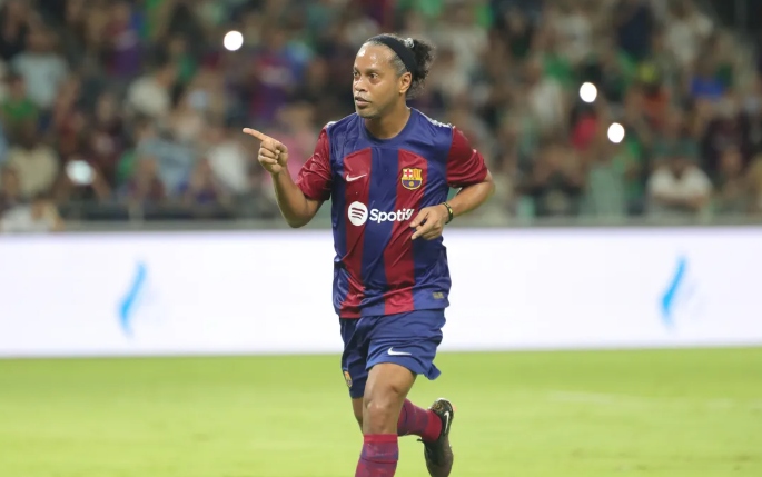 Legjenda e futbollit botëror, kush ishte Ronaldinho? Legjenda e futbollit botëror, kush ishte Ronaldinho?