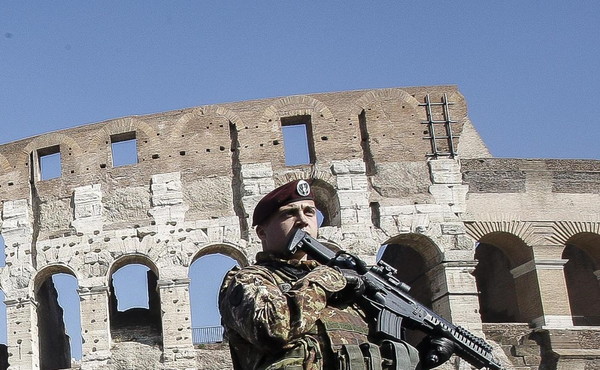 SHBA lëshon alarm “rrezik terrorizmi” për turistët ameriaknë në Itali SHBA lëshon alarm “rrezik terrorizmi” për turistët ameriaknë në Itali