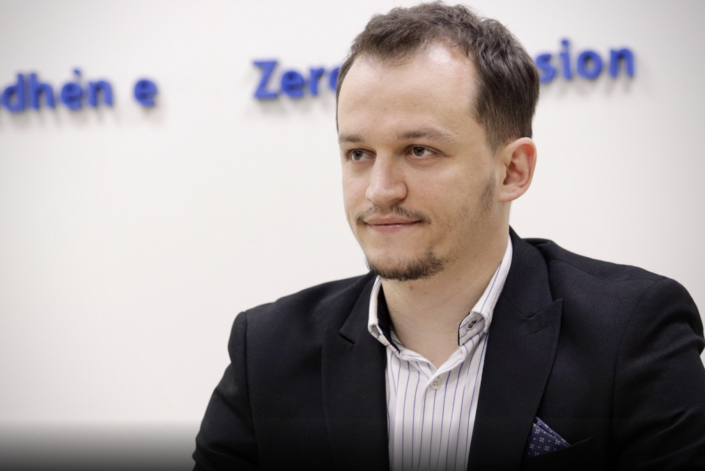 Cakolli: Çdo shmangie dhe instrumentalizim i procedurës për të zvarritur procesin, cenon funksionimin demokratik të Kuvendit Cakolli: Çdo shmangie dhe instrumentalizim i procedurës për të zvarritur procesin, cenon funksionimin demokratik të Kuvendit