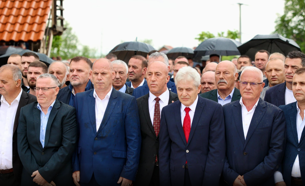 Ramush Haradinaj përkujton vëllanë e tij, Luanin Ramush Haradinaj përkujton vëllanë e tij, Luanin