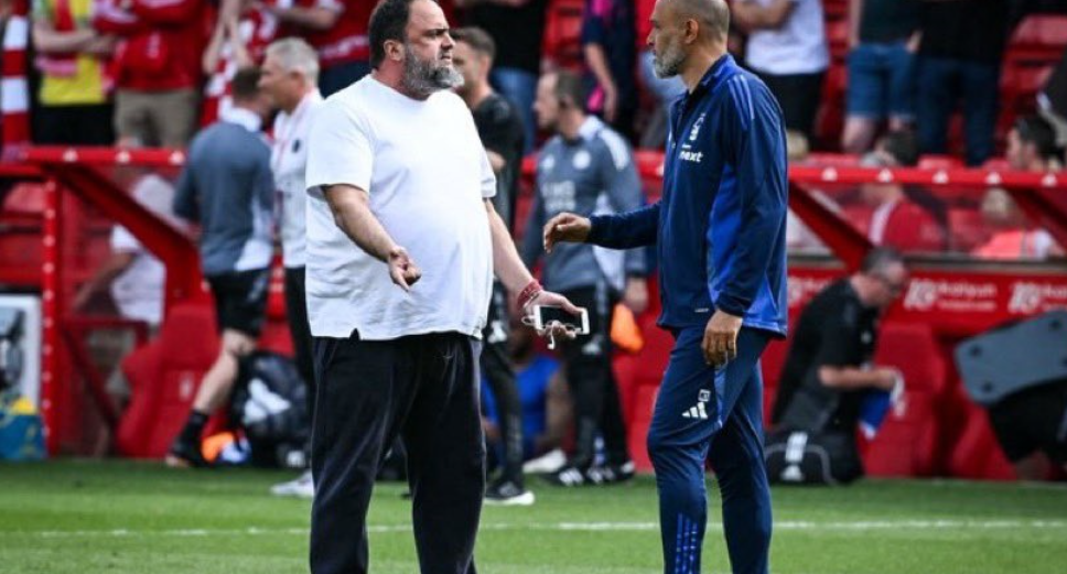 “Çmendet pronari” i Nottingham Forest, zbret në fushë dhe kritikon trajnerin “Çmendet pronari” i Nottingham Forest, zbret në fushë dhe kritikon trajnerin