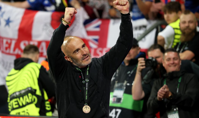 Maresca i ngazëllyer me trofeun e Ligës së Konferencës