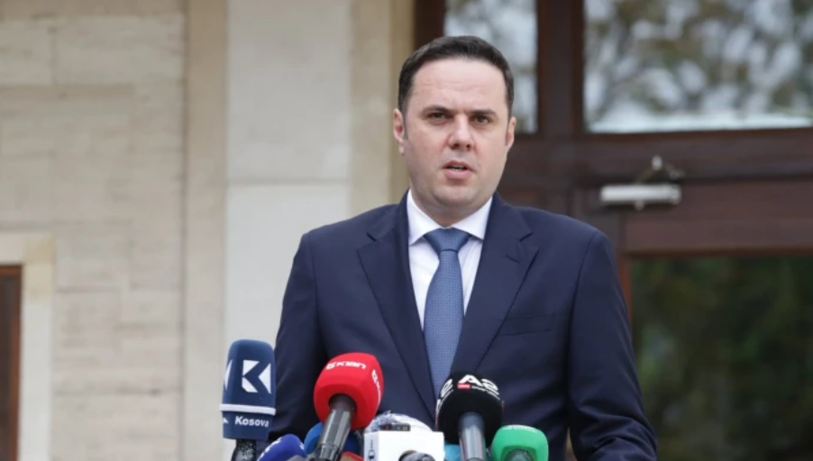 Abdixhiku: S’jemi të interesuar ta vazhdojmë cirkun e 48-orëshit, presidentja t’i drejtohet Kushtetueses Abdixhiku: S’jemi të interesuar ta vazhdojmë cirkun e 48-orëshit, presidentja t’i drejtohet Kushtetueses
