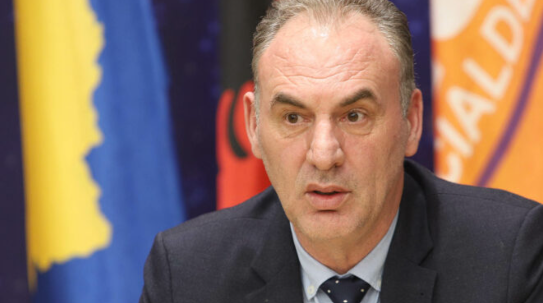 Ngërçi i Kuvendit – Limaj pritet të shpalos sot qëndrimet politike Ngërçi i Kuvendit – Limaj pritet të shpalos sot qëndrimet politike