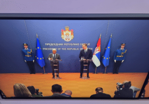 Terras kritikon fort Costan që takoi “mikun më të mirë” të Putinit në Beograd