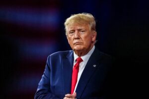 Trump shpall sanksione për këdo që blen naftë nga Irani