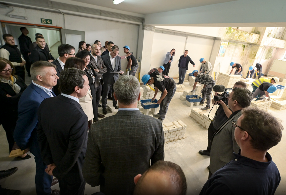 Provimi praktik i nxënësve në mësimin dual, Kurti vizitoi Qendrën e Kompetencës në Skenderaj Provimi praktik i nxënësve në mësimin dual, Kurti vizitoi Qendrën e Kompetencës në Skenderaj