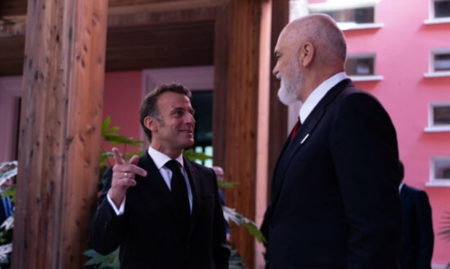 Macron falënderon në gjuhën shqipe kryeministrin Rama: Franca ju mbështet në rrugën drejt BE Macron falënderon në gjuhën shqipe kryeministrin Rama: Franca ju mbështet në rrugën drejt BE