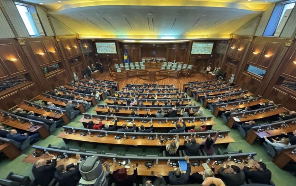 Kuvendi në bllokadë, deputetët pa punë por me paga të plota Kuvendi në bllokadë, deputetët pa punë por me paga të plota