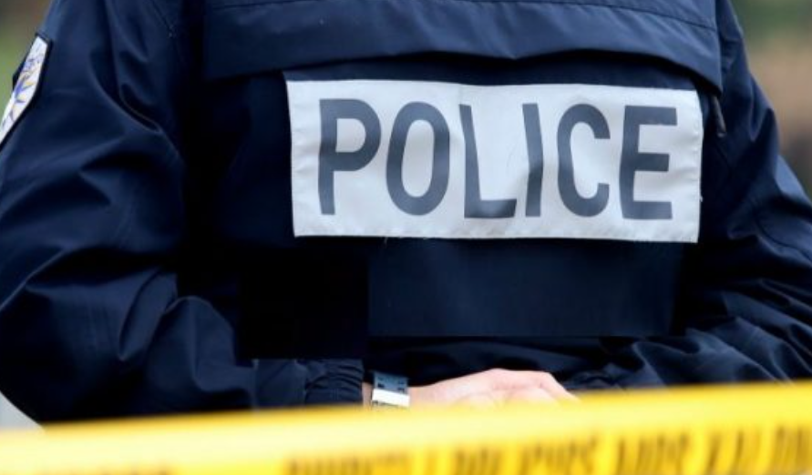 Tragjedi në Prizren – vdes 24 vjeçari, dy persona raportuan në polici se i riu që doli për ta blerë armën shkrepi në drejtim të vetës Tragjedi në Prizren – vdes 24 vjeçari, dy persona raportuan në polici se i riu që doli për ta blerë armën shkrepi në drejtim të vetës