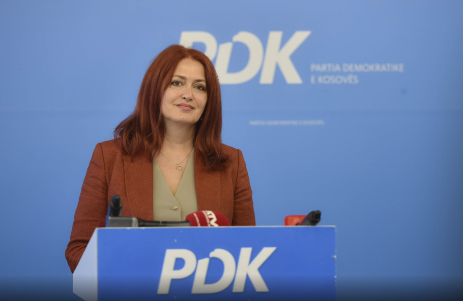 Eliza Hoxha: Kurti le ta shtyjë përpara Albulena Haxhiun, nëse i ka votat Eliza Hoxha: Kurti le ta shtyjë përpara Albulena Haxhiun, nëse i ka votat