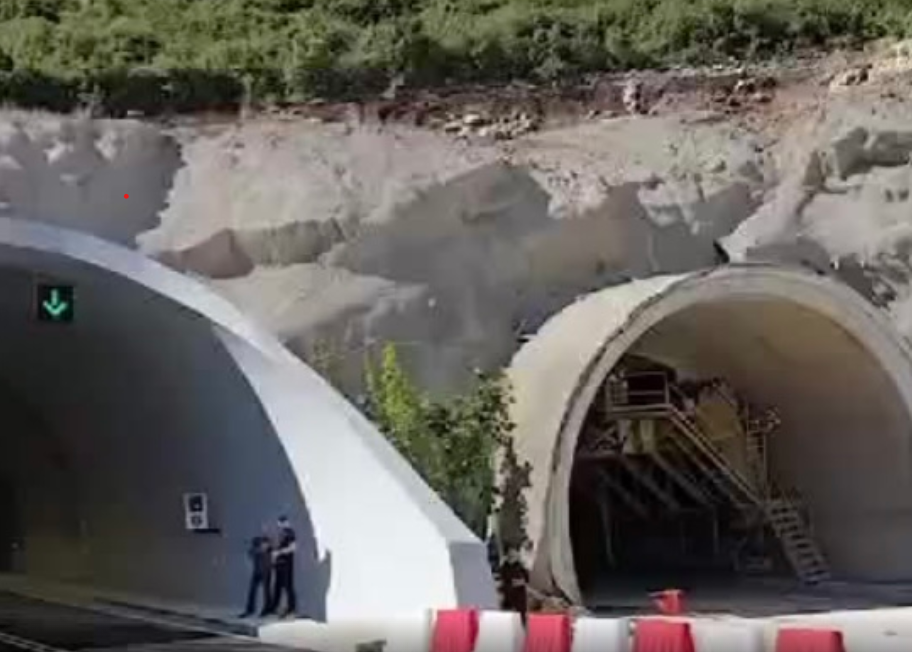 Rihapet tuneli i Llogarasë, pa pagesë gjatë sezonit veror Rihapet tuneli i Llogarasë, pa pagesë gjatë sezonit veror