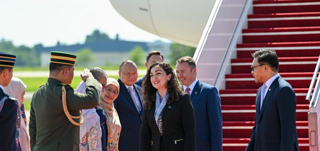 Osmani: Mirënjohëse për mikpritjen e ngrohtë që i bëhet Republikës së Kosovës nga shteti mik i Bruneit Osmani: Mirënjohëse për mikpritjen e ngrohtë që i bëhet Republikës së Kosovës nga shteti mik i Bruneit