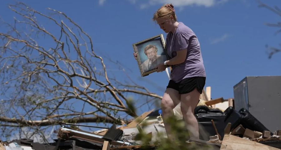 SHBA/Mbi 25 viktima nga stuhitë e forta dhe tornadot në shtetet e Kentakit, Misurit dhe Virgjinies SHBA/Mbi 25 viktima nga stuhitë e forta dhe tornadot në shtetet e Kentakit, Misurit dhe Virgjinies