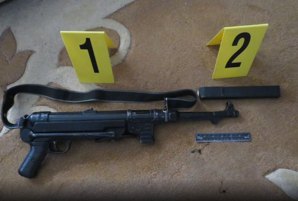 Policia në Mitrovicë realizon bastisje, sekuestron një armë Policia në Mitrovicë realizon bastisje, sekuestron një armë