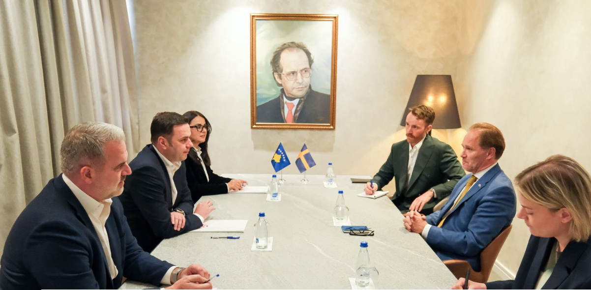 Abdixhiku takon ambasadorin suedez: Qeveria e Tranzicionit, rrugëdalja më e mirë nga kriza institucionale Abdixhiku takon ambasadorin suedez: Qeveria e Tranzicionit, rrugëdalja më e mirë nga kriza institucionale