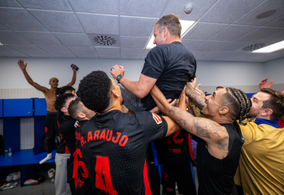 Barça rikthehet te lavdia nën drejtimin e Flick, tre trofe në sezonin e parë