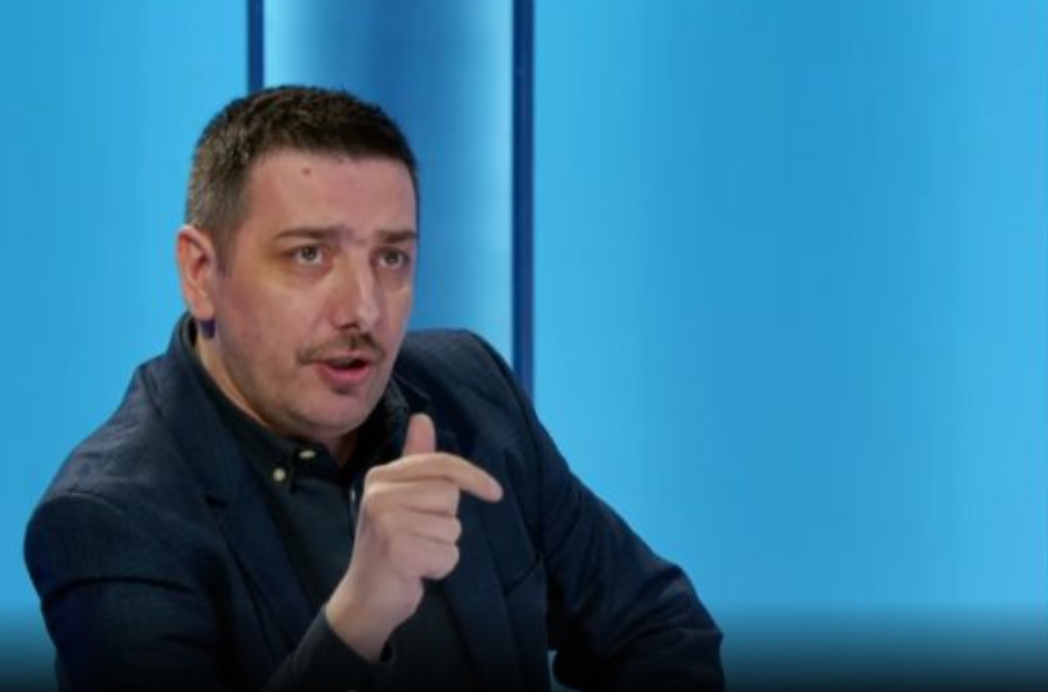 “Oferta e Kurtit përfshinë Presidentin e Kryeparlamentarin” – Valon Syla tregon se çka i jep VV – LDK-së “Oferta e Kurtit përfshinë Presidentin e Kryeparlamentarin” – Valon Syla tregon se çka i jep VV – LDK-së