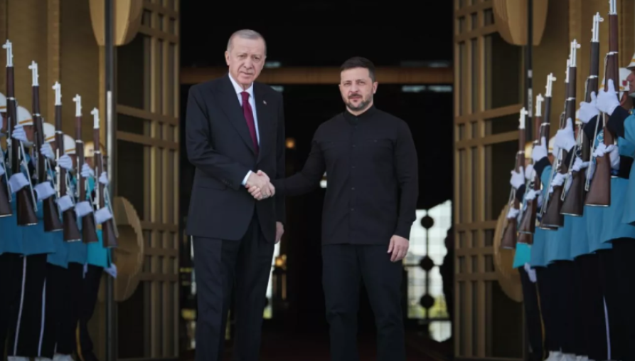 Negociatat me Rusinë, Zelensky bisedon me Erdoganin në Stamboll Negociatat me Rusinë, Zelensky bisedon me Erdoganin në Stamboll