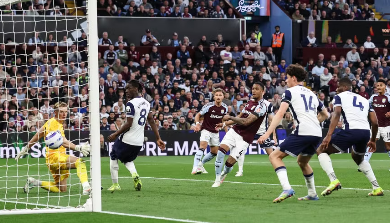 Aston Villa mposht Tottenhamin, prek zonën e ‘Champions-it’ Aston Villa mposht Tottenhamin, prek zonën e ‘Champions-it’